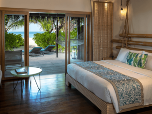 Constance-Moofushi-5